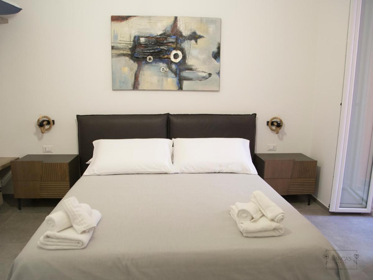 Bianca'S Rooms Trani Bagian luar foto
