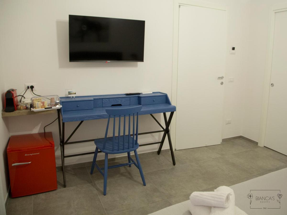 Bianca'S Rooms Trani Bagian luar foto